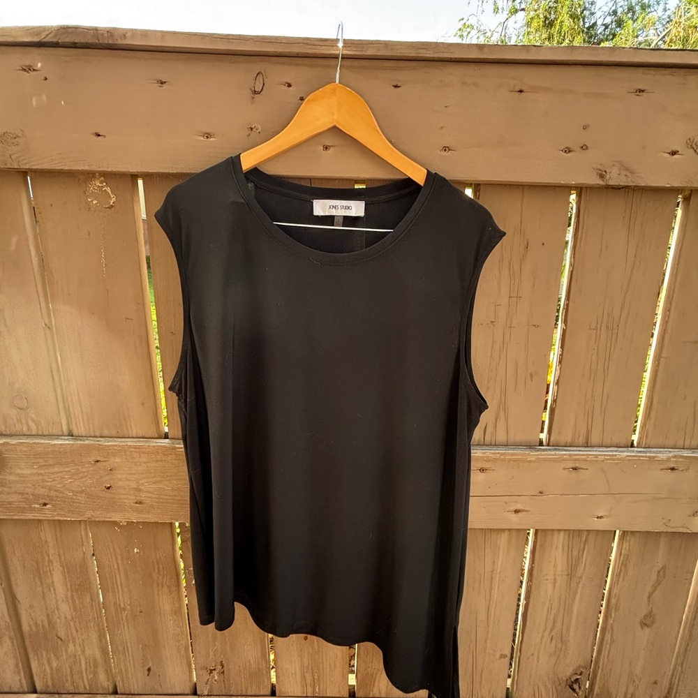 Jones Studio Black Relaxed Sleeveless Top